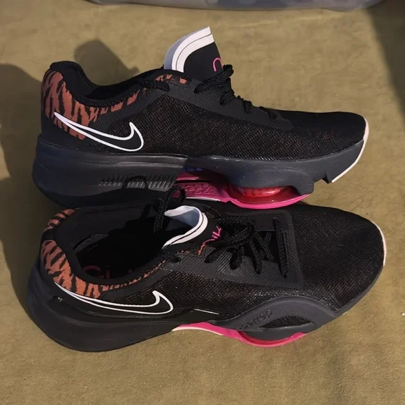 Nike Air Zoom Superrep 3 Trainers
Women’s 8.5 EU40 DJ8650-018 Black/Tiger - Picture 8 of 10